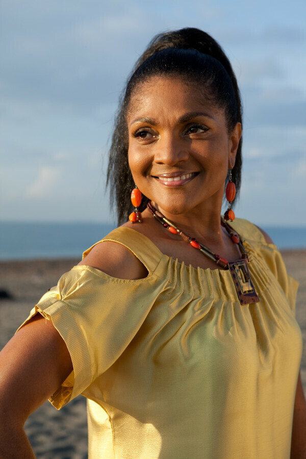 Carlene Davis photo 3